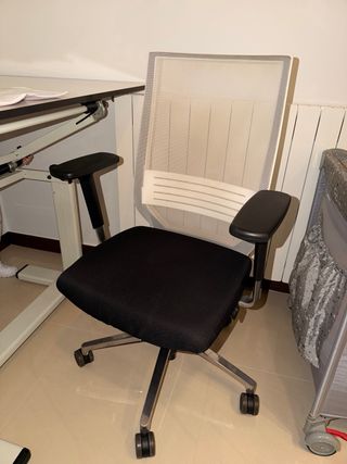 Mesa dibujo tecnico y silla despacho