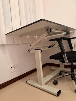 Mesa dibujo tecnico y silla despacho