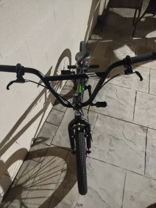Bicicleta BMX Negra
