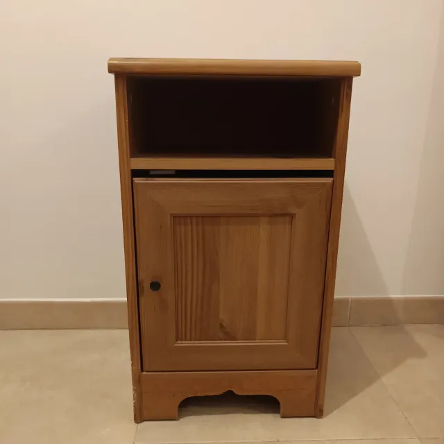 Comodino in legno