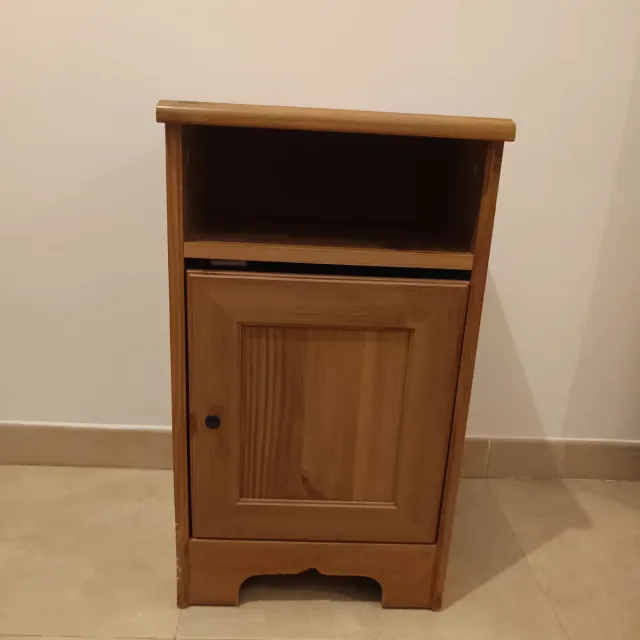 Comodino in legno