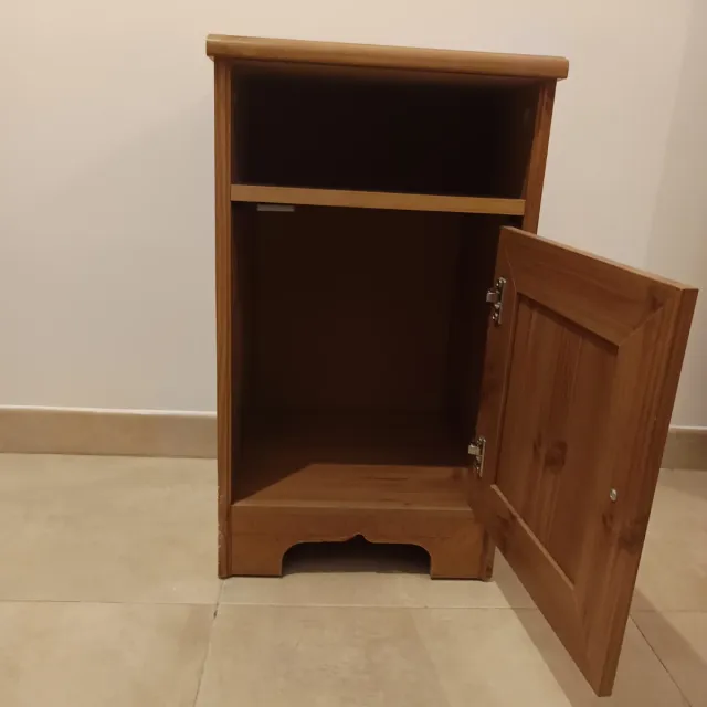 Comodino in legno
