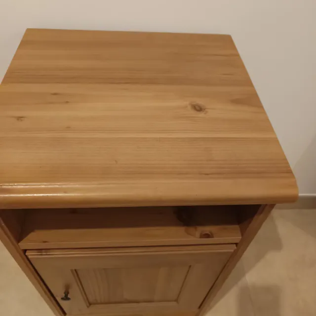 Comodino in legno