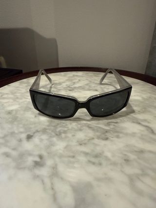 Gafas de sol DKNY negras y grises