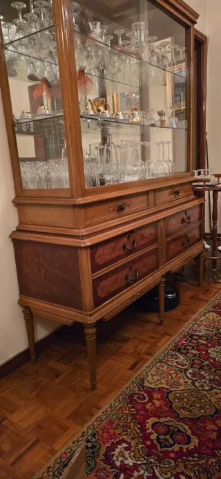 Mueble aparador vitrina madera y cristal
