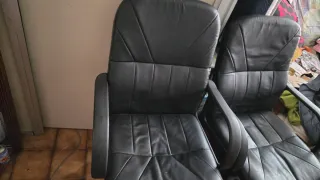 Sillas giratorias las 2 por 30e