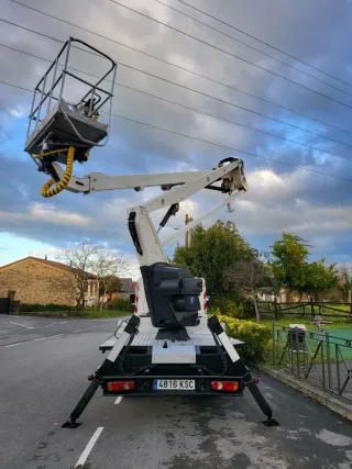 Camion CESTA ELEVADORA 3.500KG