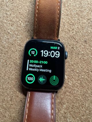 Apple Watch Series 4 com pulseiras