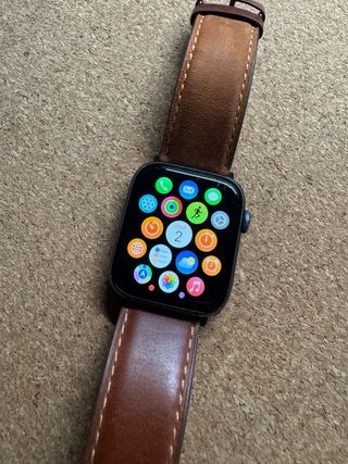 Apple Watch Series 4 com pulseiras
