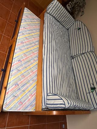 Cama nido 80cm.  Combinado de madera y azul.