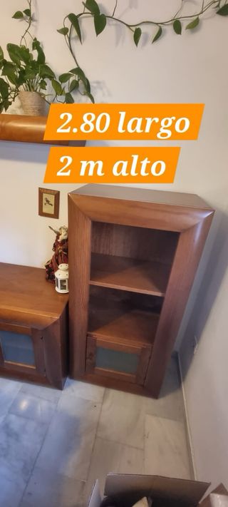 Mueble de salón madera y cristal