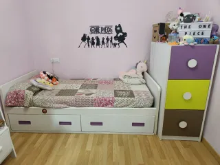 Letto a castello con cassetti e comò