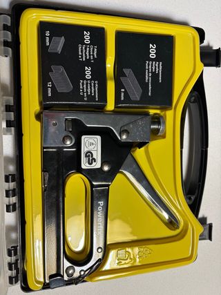 Grapadora Powerfix con grapas NUEVA