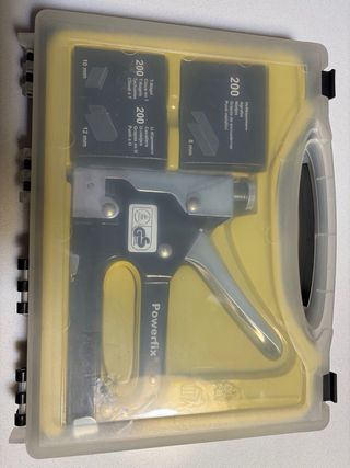 Grapadora Powerfix con grapas NUEVA