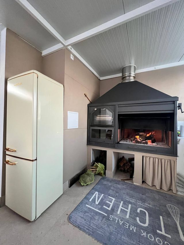 Barbecue a legna metallico