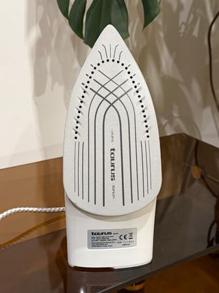 Plancha Taurus JADE2200 2200W