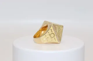 Anillo Sello Pirámide 18K