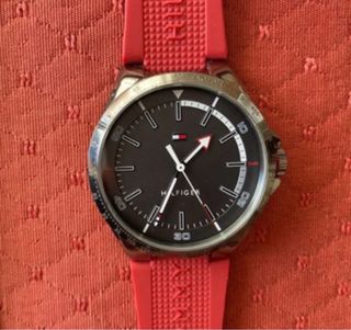 Reloj Tommy Hilfiger Negro y Rojo