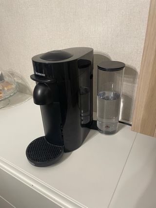 Cafetera Nespresso Vertuo Plus Negr+ Portacápsulas