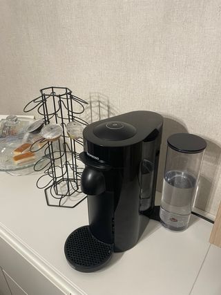 Cafetera Nespresso Vertuo Plus Negr+ Portacápsulas