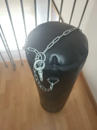 Saco de boxeo con soporte de pared