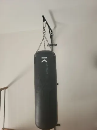 Saco de boxeo con soporte de pared