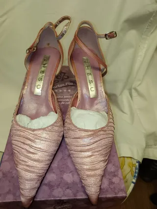 Tacones Jhesú dorados y rosas