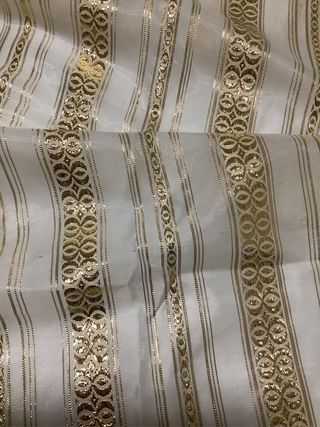 Tejido antiguo blanco y oro