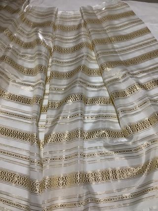 Tejido antiguo blanco y oro