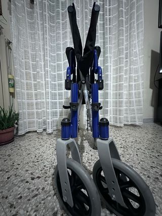 Sedia a rotelle Invacare