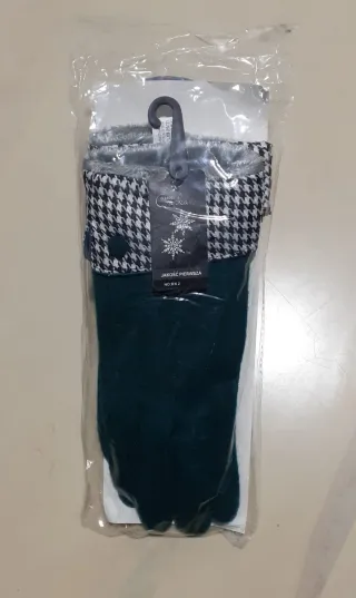 Elegantes guantes de lana verde oscuro