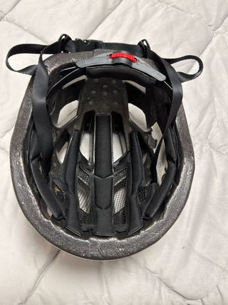 Casco bici con luce posteriore