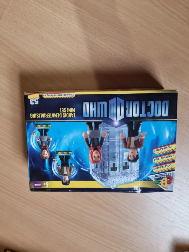Set di costruzioni Doctor Who TARDIS con 2 figure