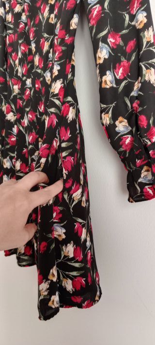 Vestido floral negro con bolsillos