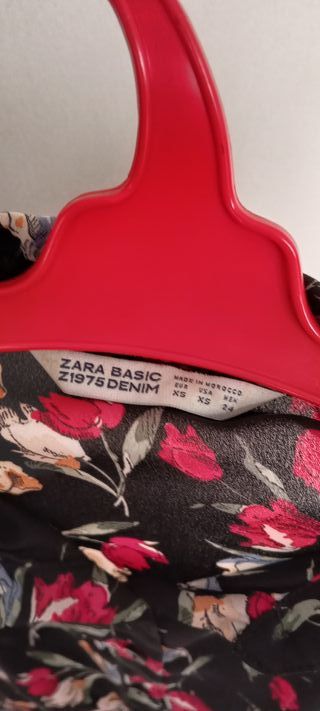 Vestido floral negro con bolsillos