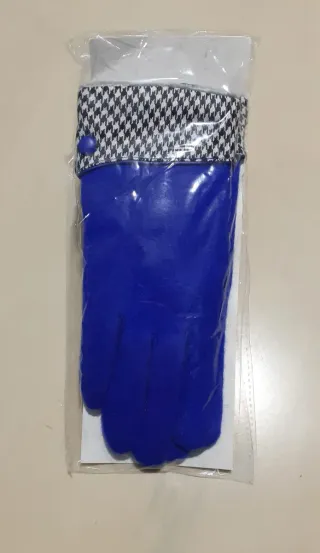 Elegantes guantes azules de lana.