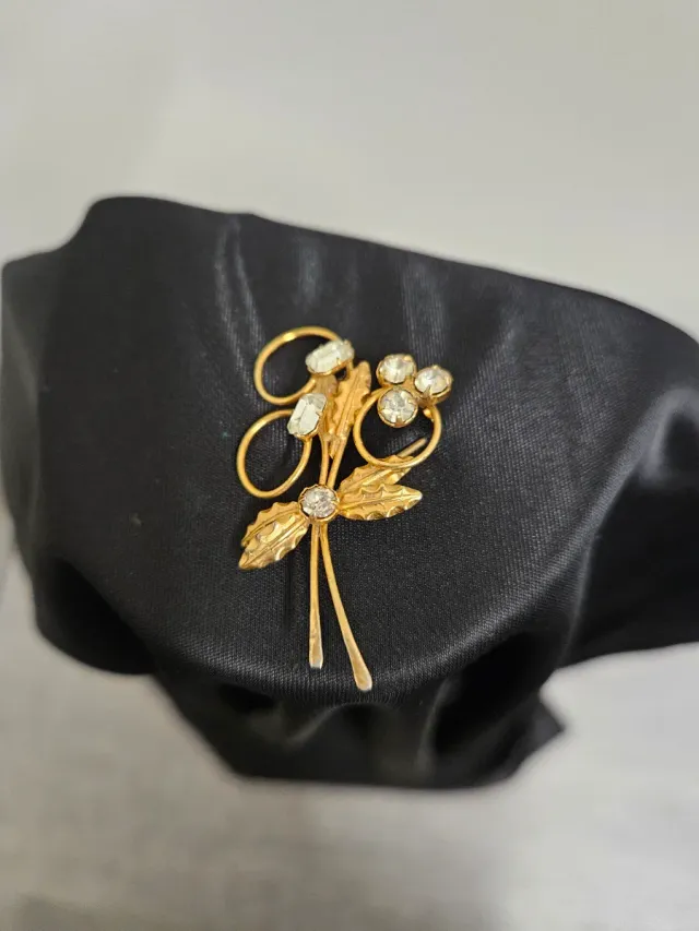 Broche fantasia. Prezzi nella descrizione.