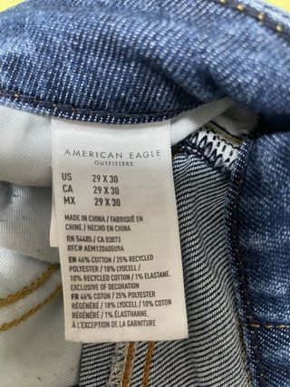 Pantalones vaqueros American Eagle rotos