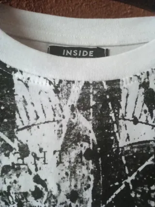 Camiseta con calaveras