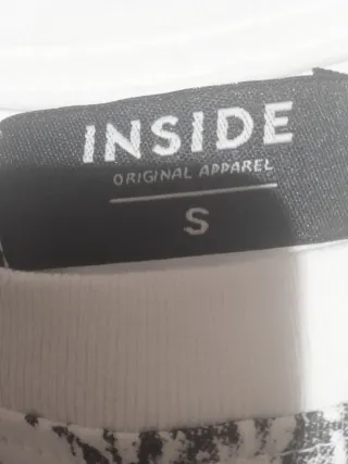 Camiseta con calaveras