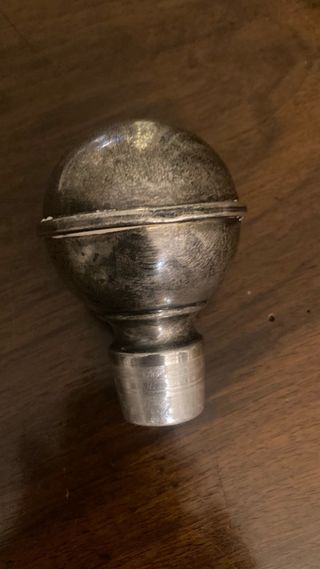 Elegante bottiglia cristallo con tappo