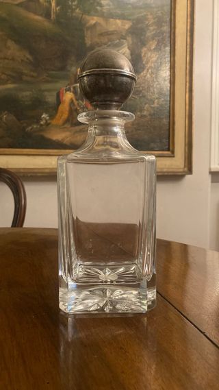 Elegante bottiglia cristallo con tappo