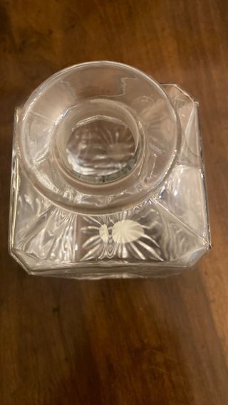 Elegante bottiglia cristallo con tappo