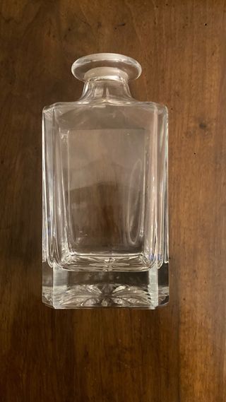 Elegante bottiglia cristallo con tappo