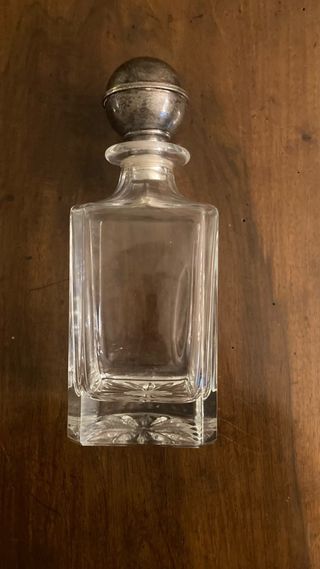 Elegante bottiglia cristallo con tappo