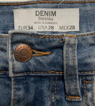 Pantalón vaquero Bershka Roto Talla 34