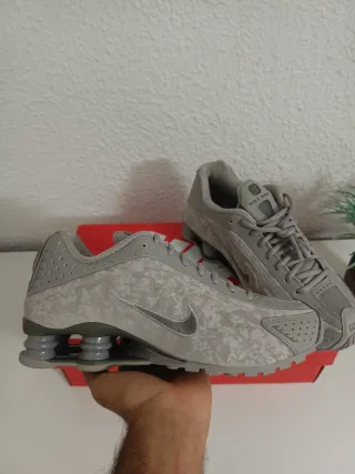 Nike Shox R4 College Grey / Flat Pewter