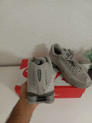 Nike Shox R4 College Grey / Flat Pewter