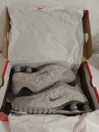 Nike Shox R4 College Grey / Flat Pewter