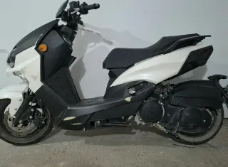 Moto Scooter Blanca 20.000km ITV Nov 2026 125cc